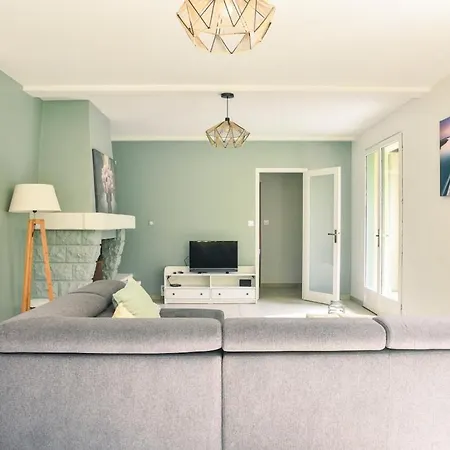 Semesterbostad Maison Familiale Au Avec Piscine Et Petanque Biaudos