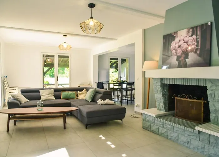 Maison Familiale Au Avec Piscine Et Petanque * Biaudos